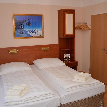 Private Room Pyrkerstrasse Bad Hofgastein Ruang foto