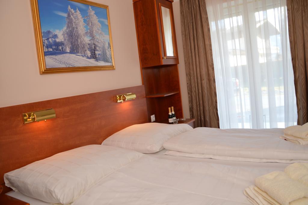 Private Room Pyrkerstrasse Bad Hofgastein Ruang foto